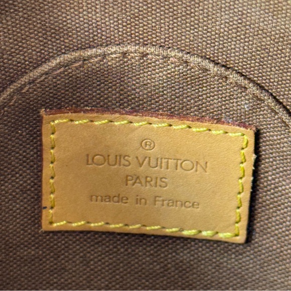 Louis Vuitton Mini Ellipse Wristlet Clutch - Picture 11 of 12